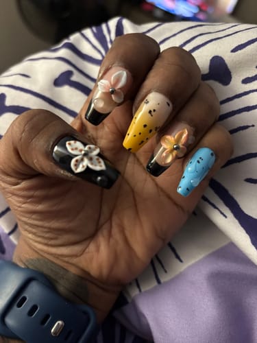 Customer photo review of Siva Nail, Petal Breeze, Floral Art, Handmade Press on Nails
