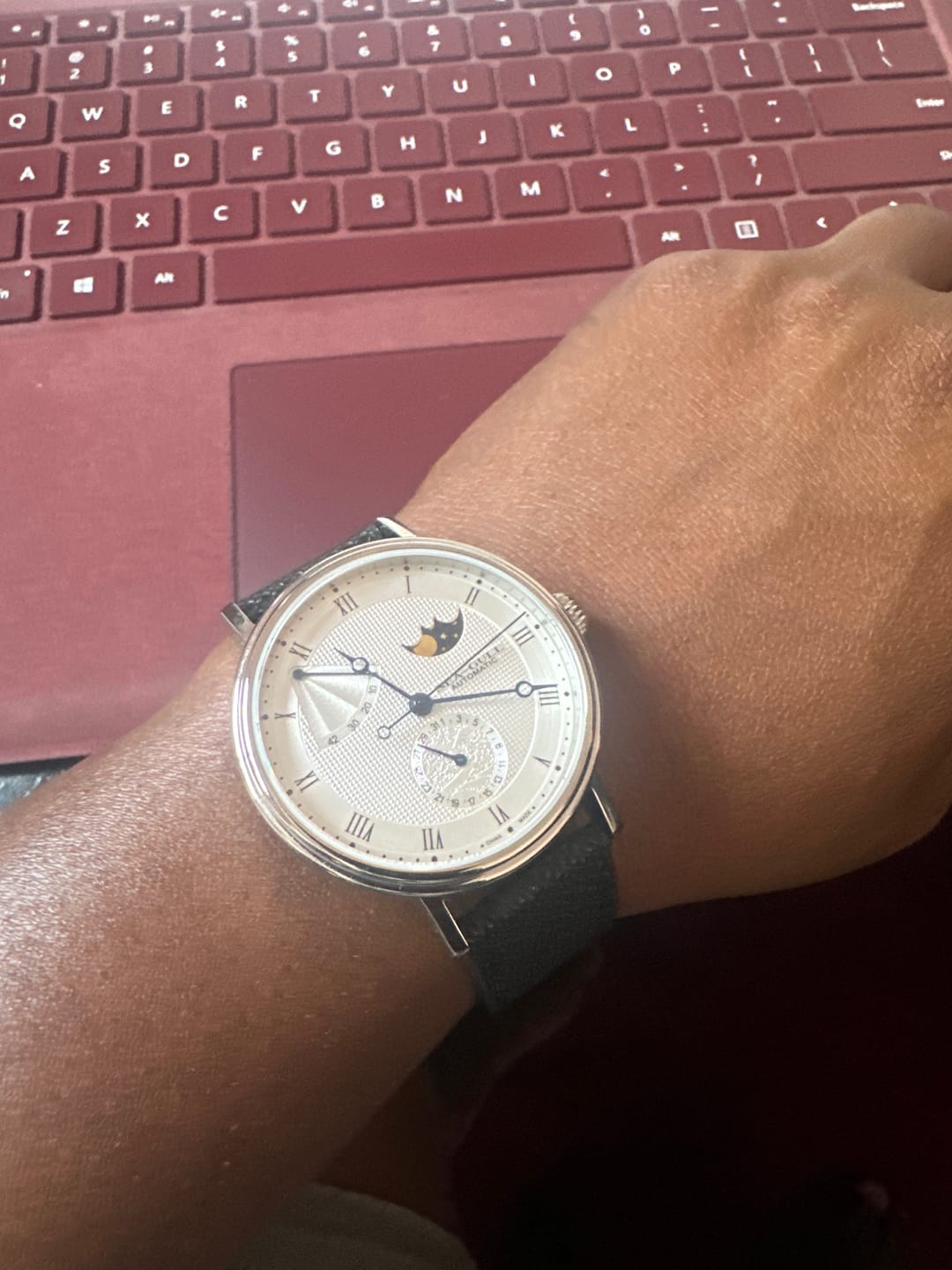 Customer photo review of Moon Phase | Business | Complete Calendar | Energy Indicator | 41mm
