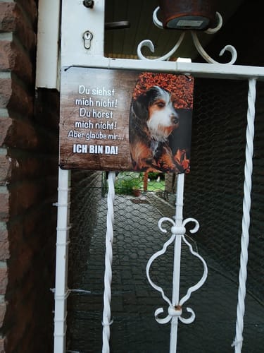 Customer photo review of Hunde-Türschild personalisiert mit Foto & Text (UV- und wetterfest)