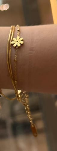 Customer photo review of Pulsera Bolitas Con Flor
