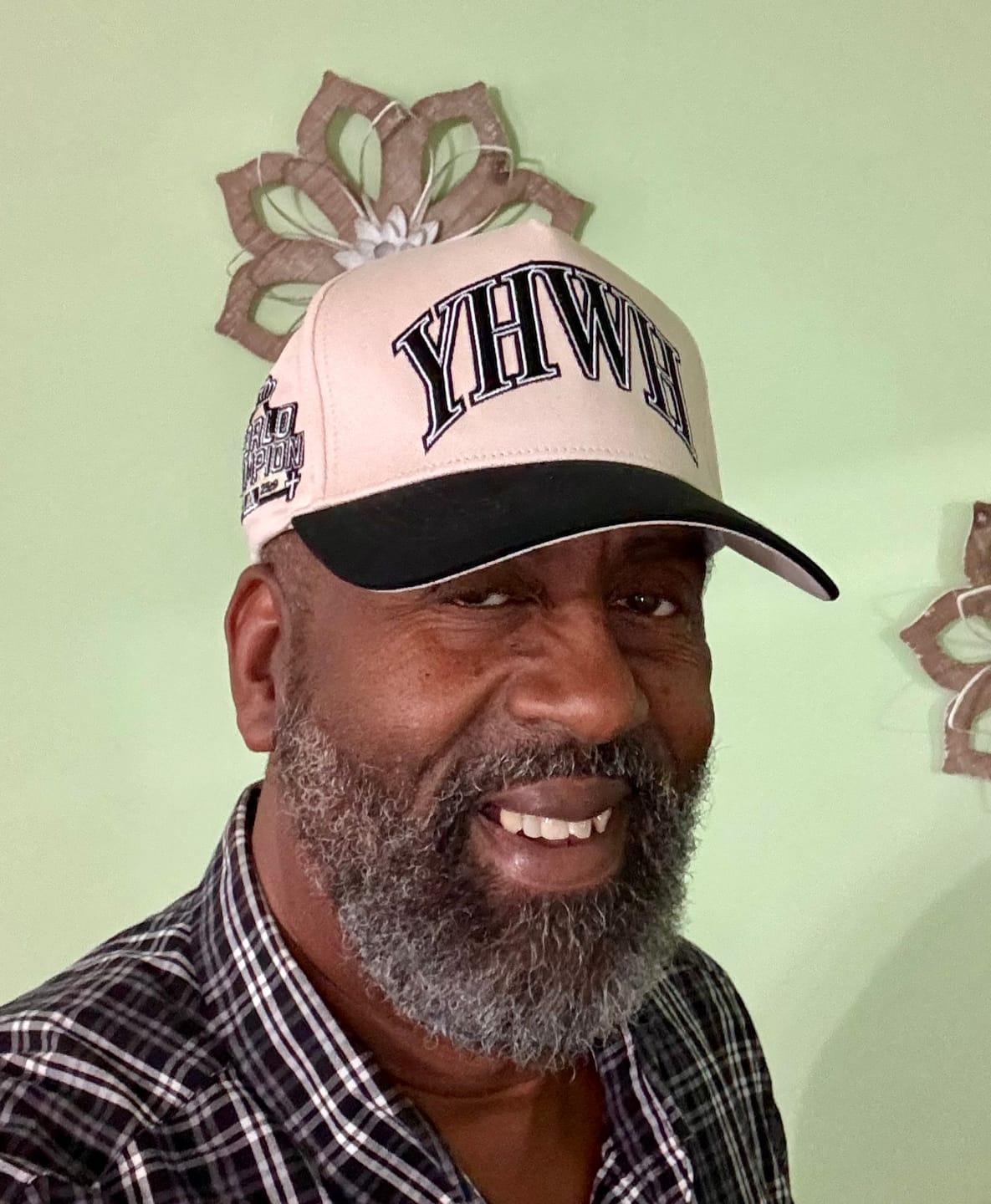 Customer photo review of ‘SERVANT’ Premium SnapBack - Cream/Black
