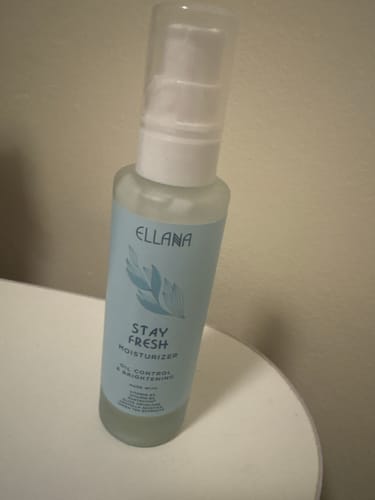 Customer photo review of Stay Fresh Moisturizer Controls Oil and Brightens