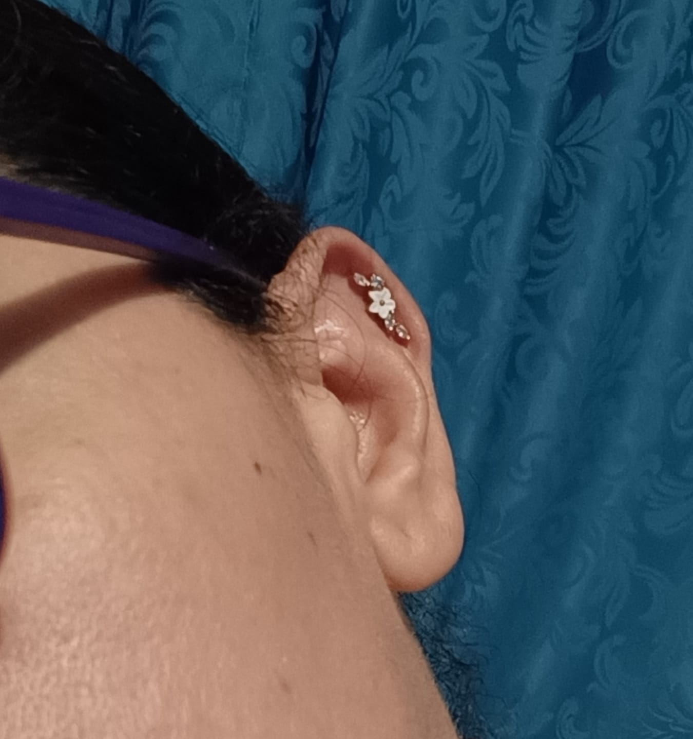 Customer photo review of Piercing de Florecita con Zirconias