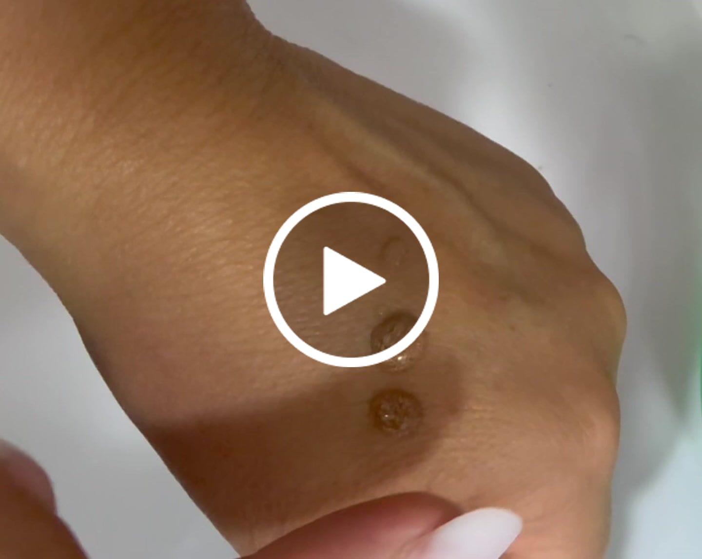 Customer video review of Fondotinta Siero