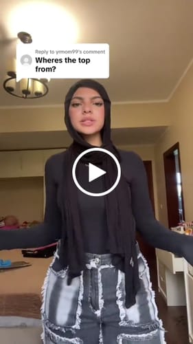 Customer video review of Round Neck Seamless Sculpt