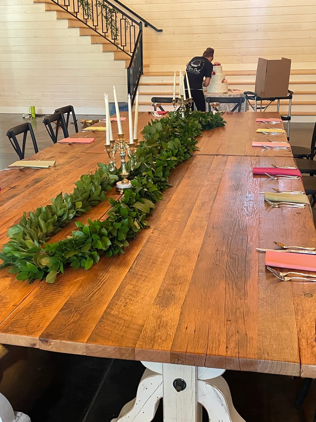 Customer photo review of 25' FRESH Israeli Ruscus & Salal Garland