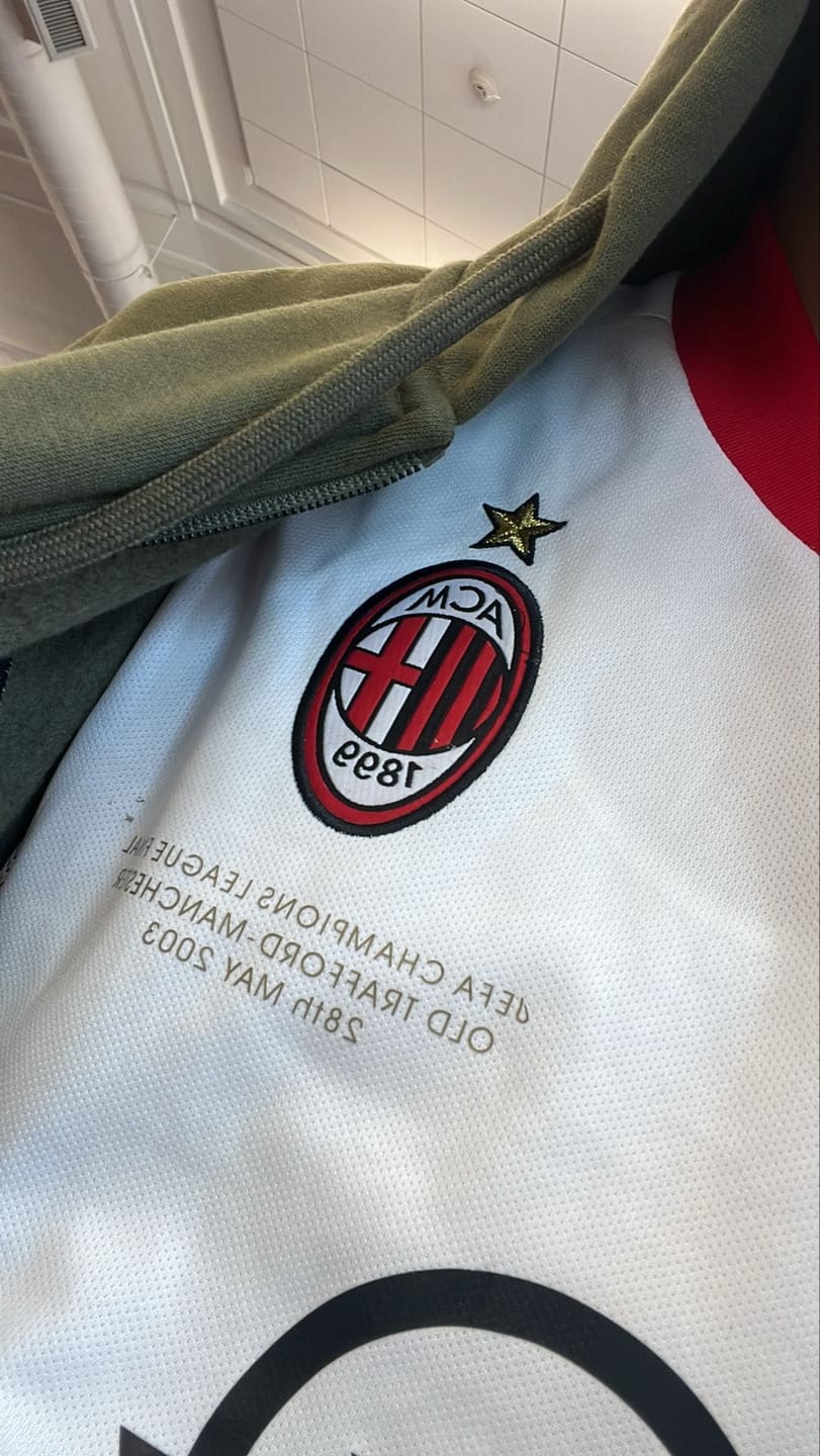 Customer photo review of Andriy Shevchenko AC Milan 2003 Champions League Final Old Trafford White Retro Jersey Maglia Maillot
