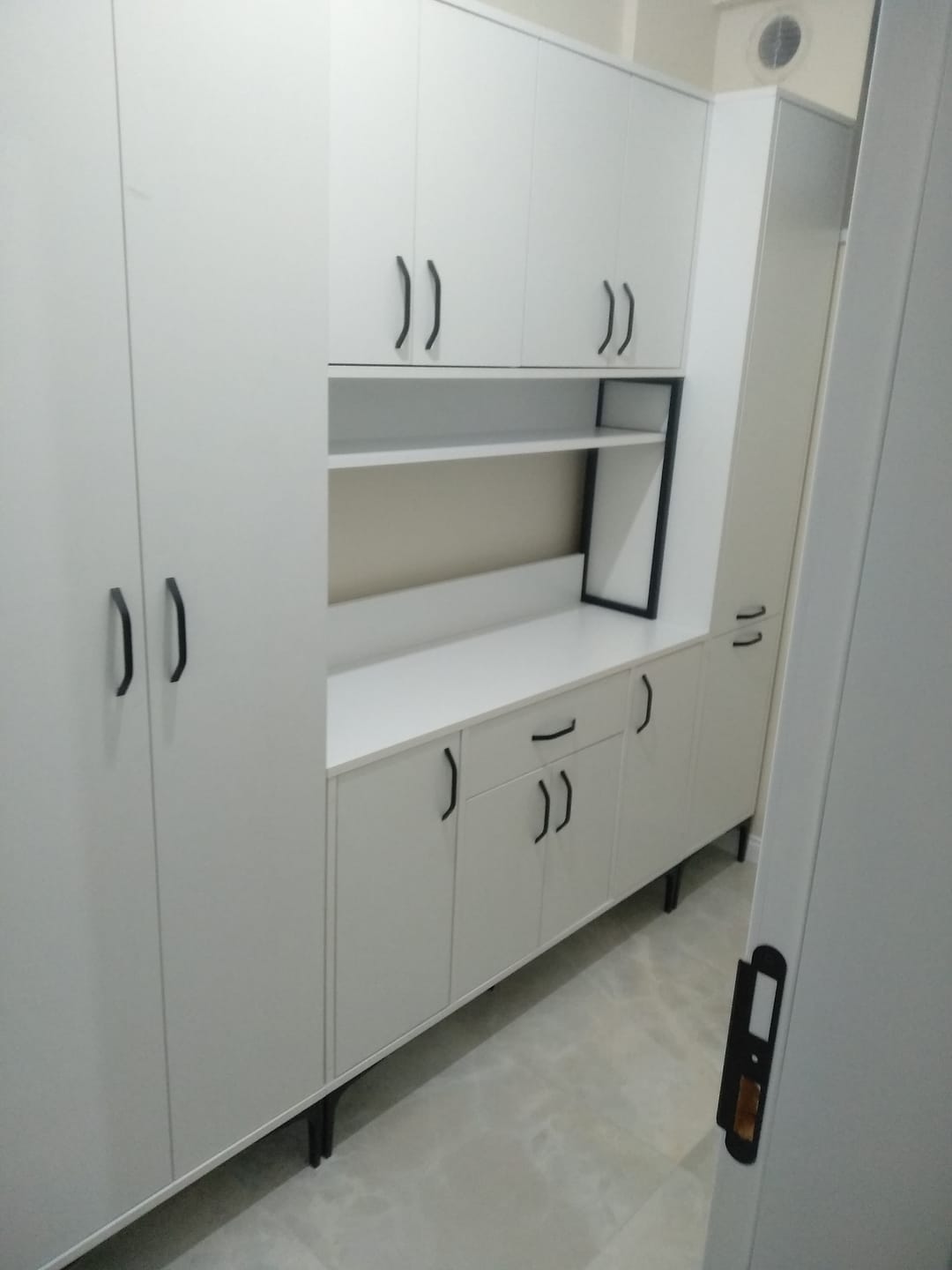 Customer photo review of Rani JE132 Çok Amaçlı Dolap 12 Kapaklı 1 Çekmeceli Kiler Mutfak Dolabı Beyaz