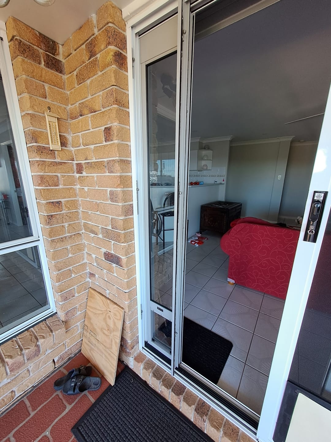 Customer photo review of Adaptor (Close+Lock Glass and Fly Screen door)
