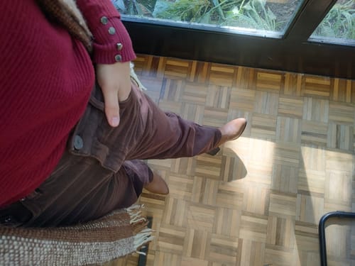 Elisa D. review of Calça Jeans Reta Araçá Marrom Escuro image 1 out of 1