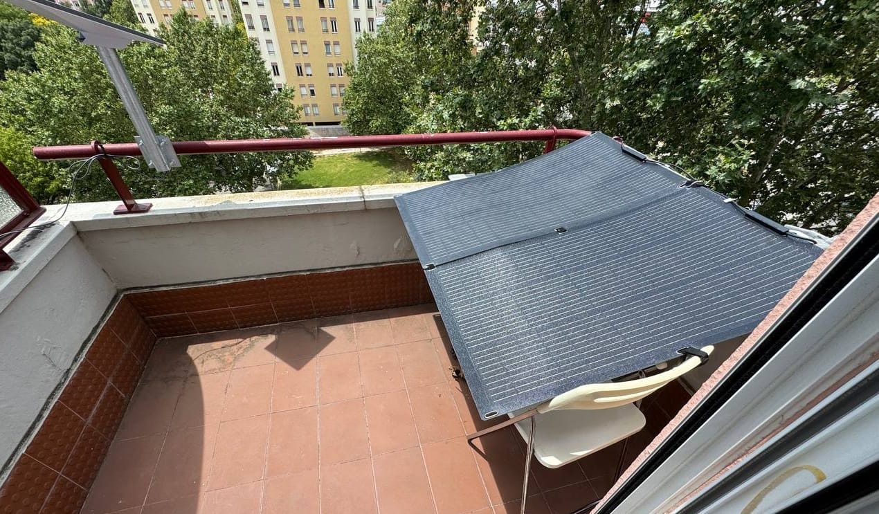Customer photo review of ALLPOWERS SF100 Flexible Solar Panel 100W