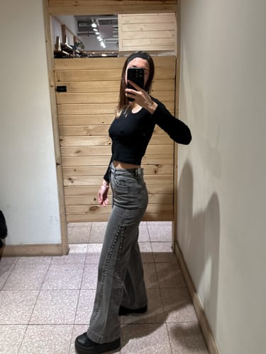 Customer photo review of Pantalón Tachas Corte Lateral Gray