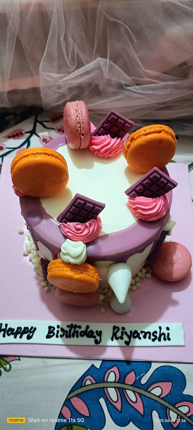 Customer photo review of Purple Drip Macaron Cake