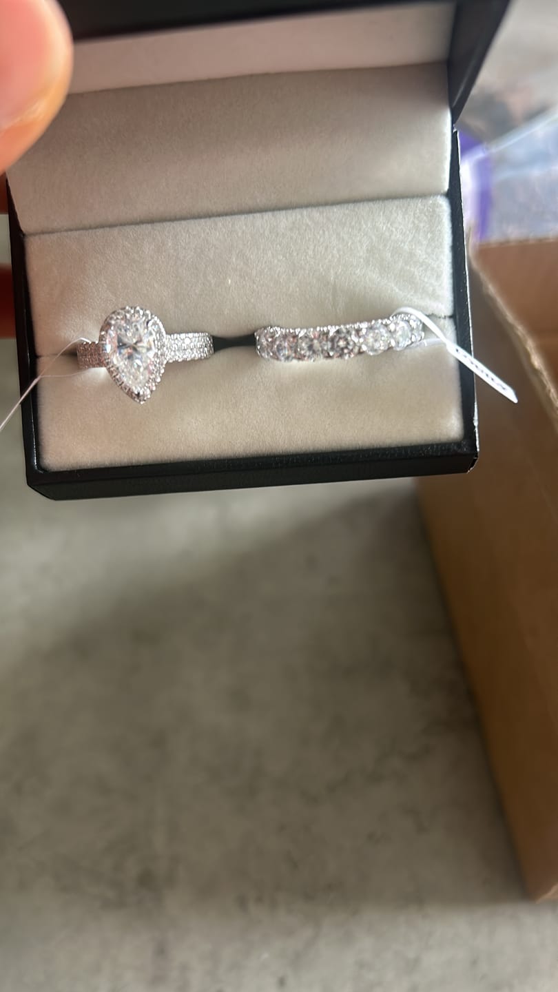 Customer photo review of S925 Moissanite 2.5 Carat Halo Pear Cut Engagement Ring