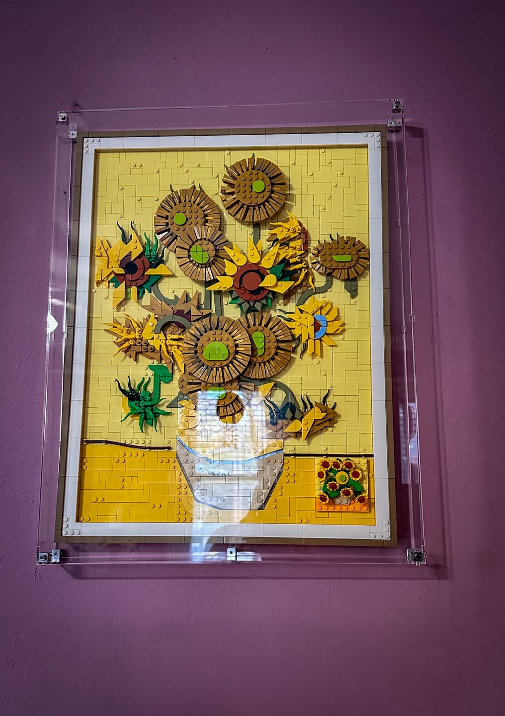 Customer photo review of Wall Mounted Display Case for LEGO® 31215 Art Vincent van Gogh – Sunflowers