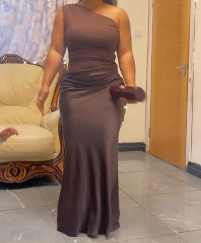 Customer photo review of Robe Longue en Satin Une Bretelle