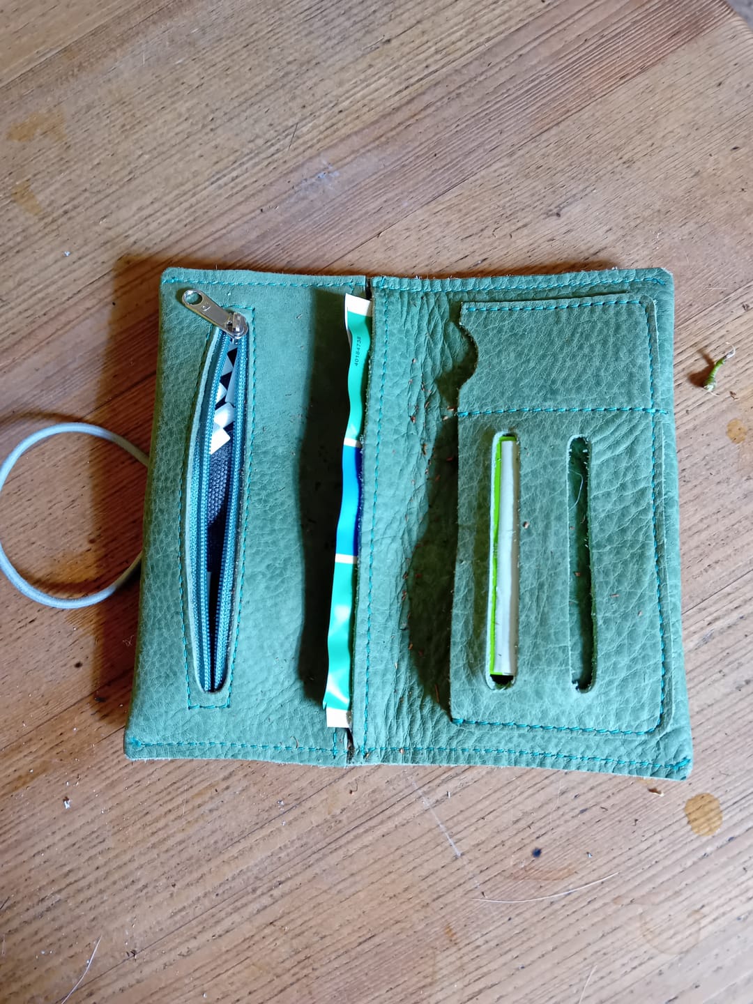 Customer photo review of Leder-Tabaktasche Sintra