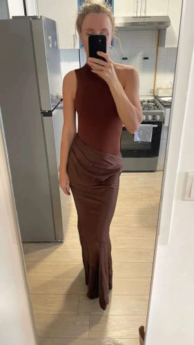 Customer photo review of Robe Longue en Satin Une Bretelle