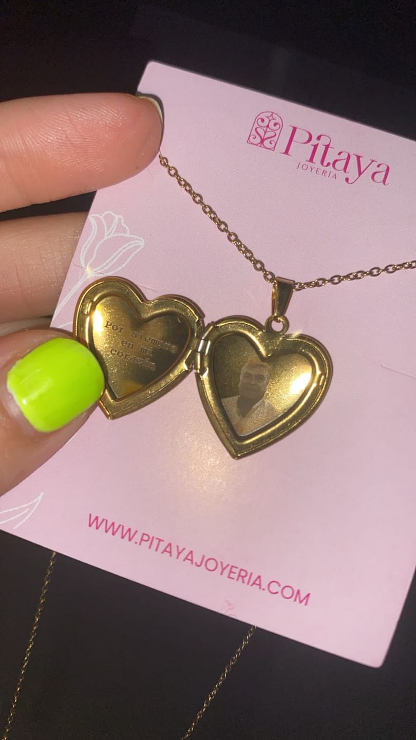 Customer photo review of Relicario Love Personalizado
