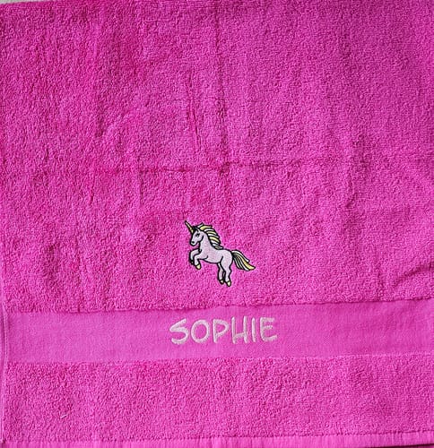 Customer photo review of Personalisiertes Kinder Handtuch mit Namen und Motiv bestickt