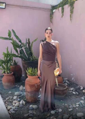 Customer photo review of Robe Longue en Satin Une Bretelle