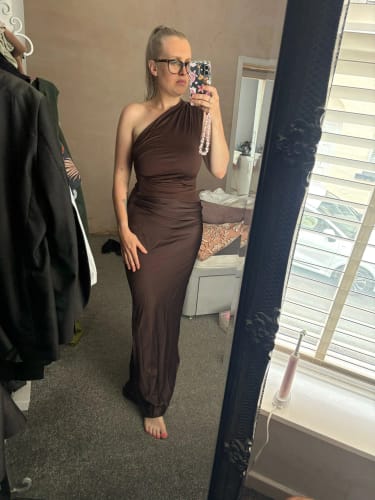 Customer photo review of Robe Longue en Satin Une Bretelle
