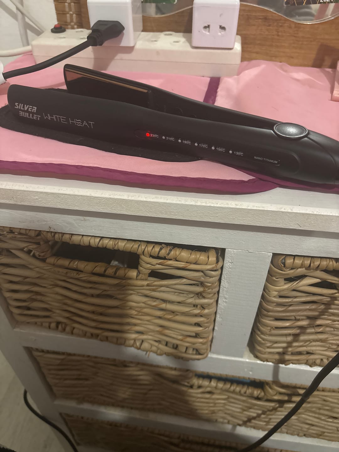 Customer photo review of Silver Bullet White Heat (GOLD PLATE EDITION) Soft Touch Titanium Flatiron 25mm 130-230degrees C