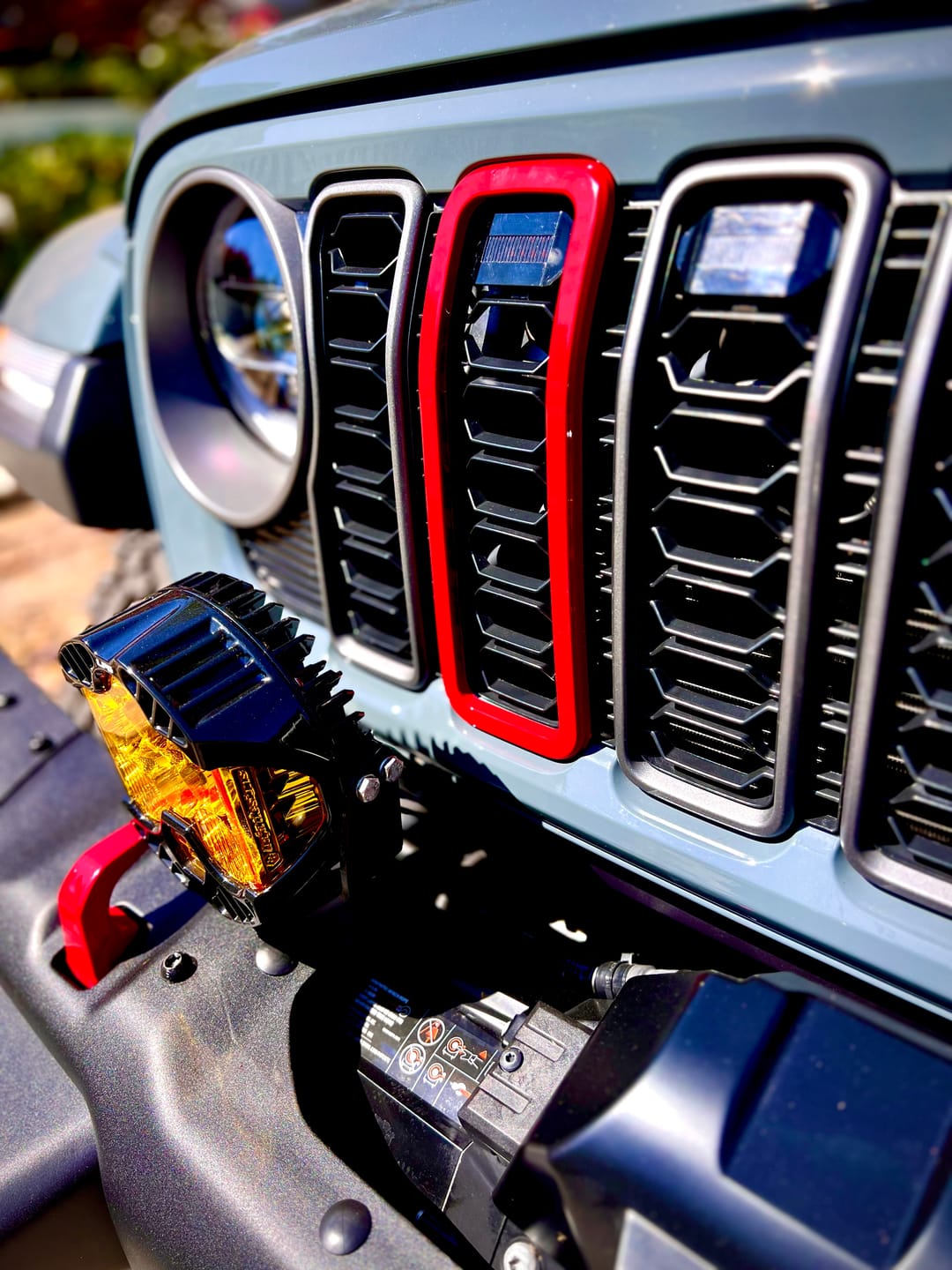 Customer photo review of Snap On Slot Cover for 2024 Grille Wrangler JL JT Grille