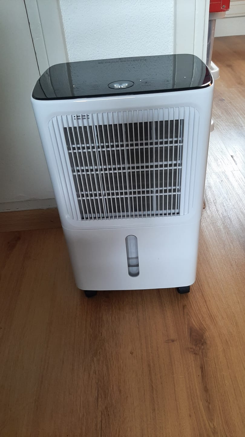 Customer photo review of Erikssøn Luchtontvochtiger Dry Pro Plus - Ontvochtigt Tot 16 Liter Per Dag Wit