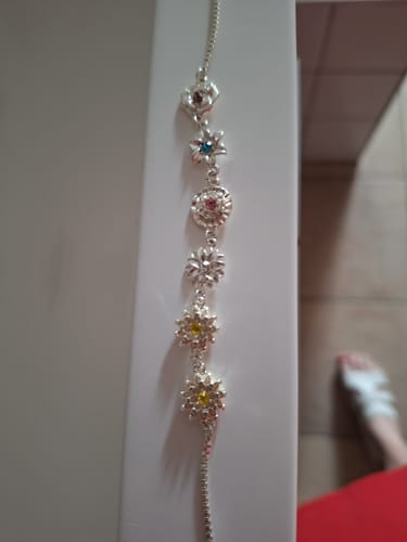 Customer photo review of Gepersonaliseerde Geboortebloem Armband