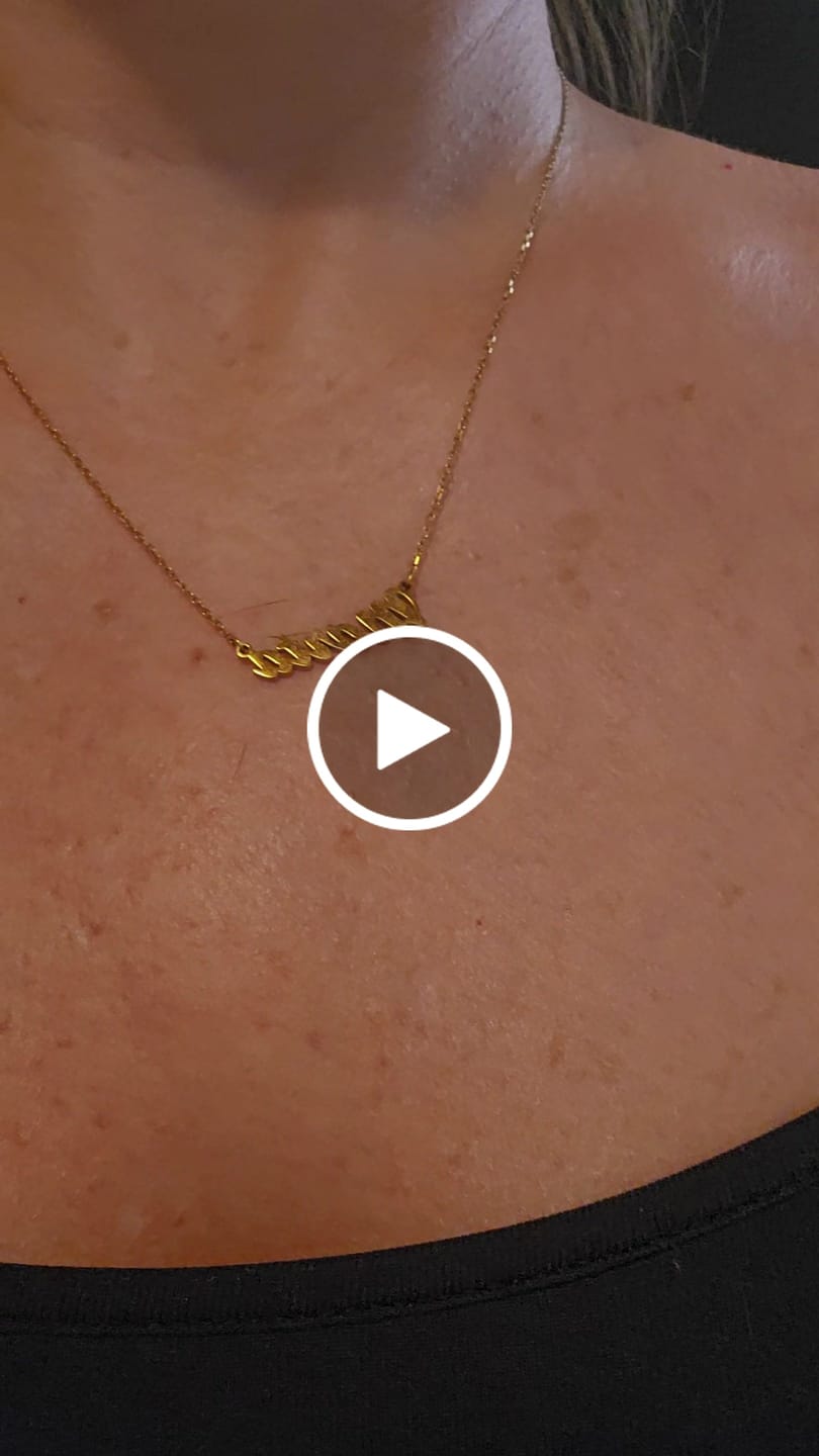 Customer video review of Collar Nombre - Personalizado