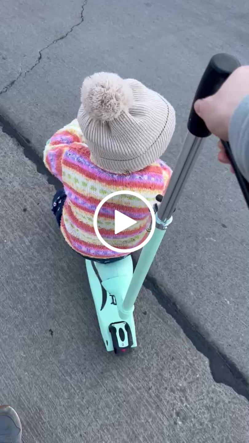 Customer video review of Scooter para niños y niñas 3 en 1