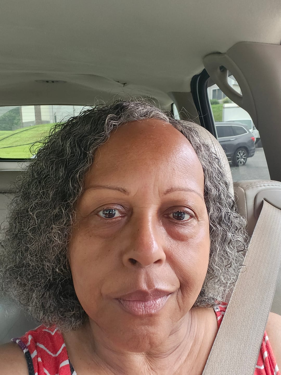 Customer photo review of Luvwin 5x5 Deep Curly Salt And Pepper Glueless Gray Color Pre-Cut Lace Bob Wig