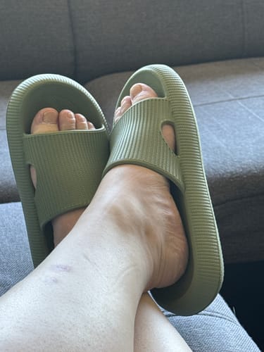 Customer photo review of HappyFlops