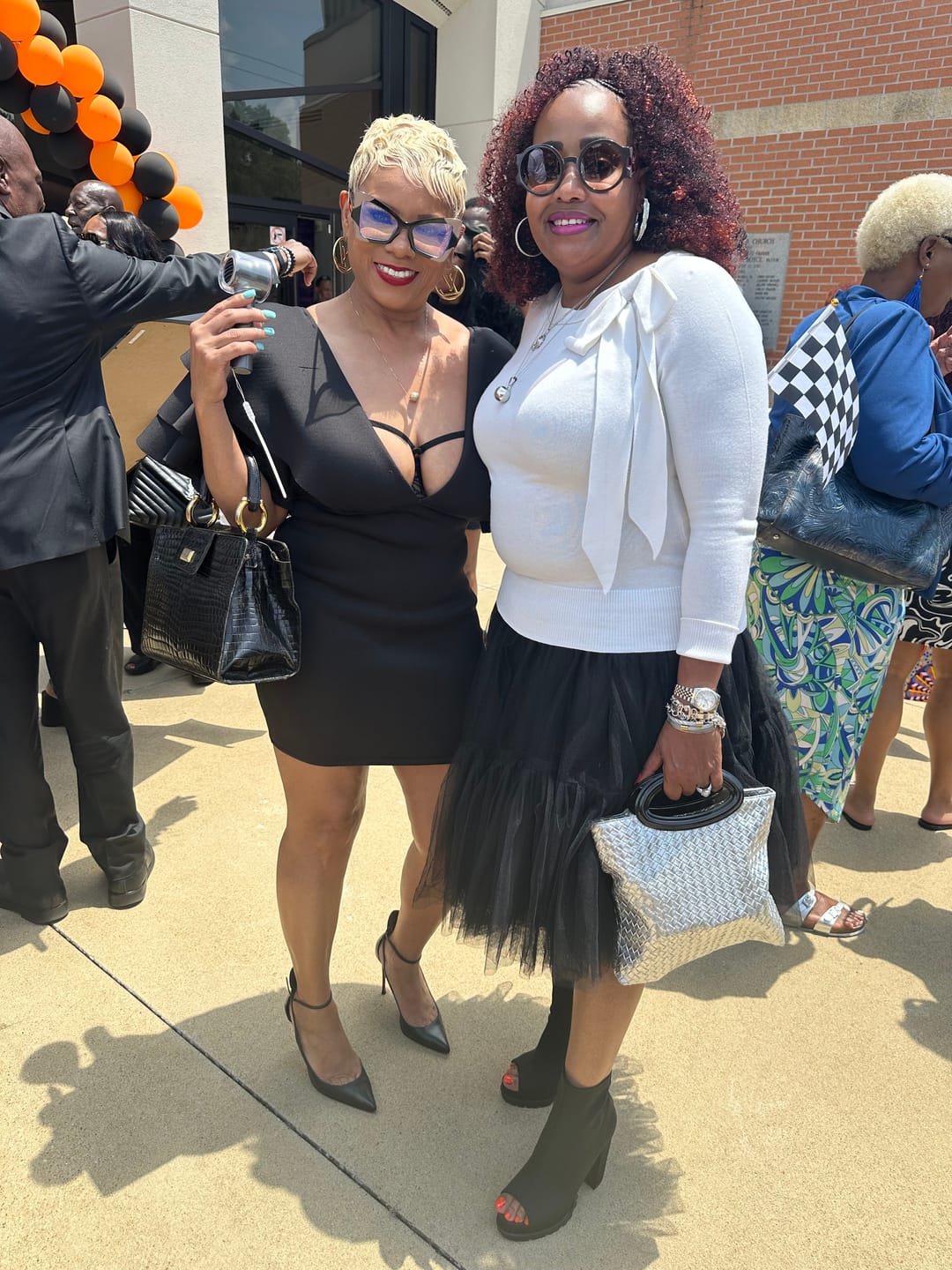 Customer photo review of Outre Converti-Cap Full Wig - BAHAMA MAMA