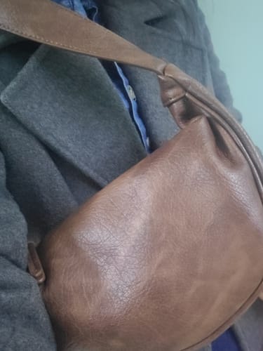 Reseña con foto de un cliente sobre Cartera De Hombro Efecto Cuero