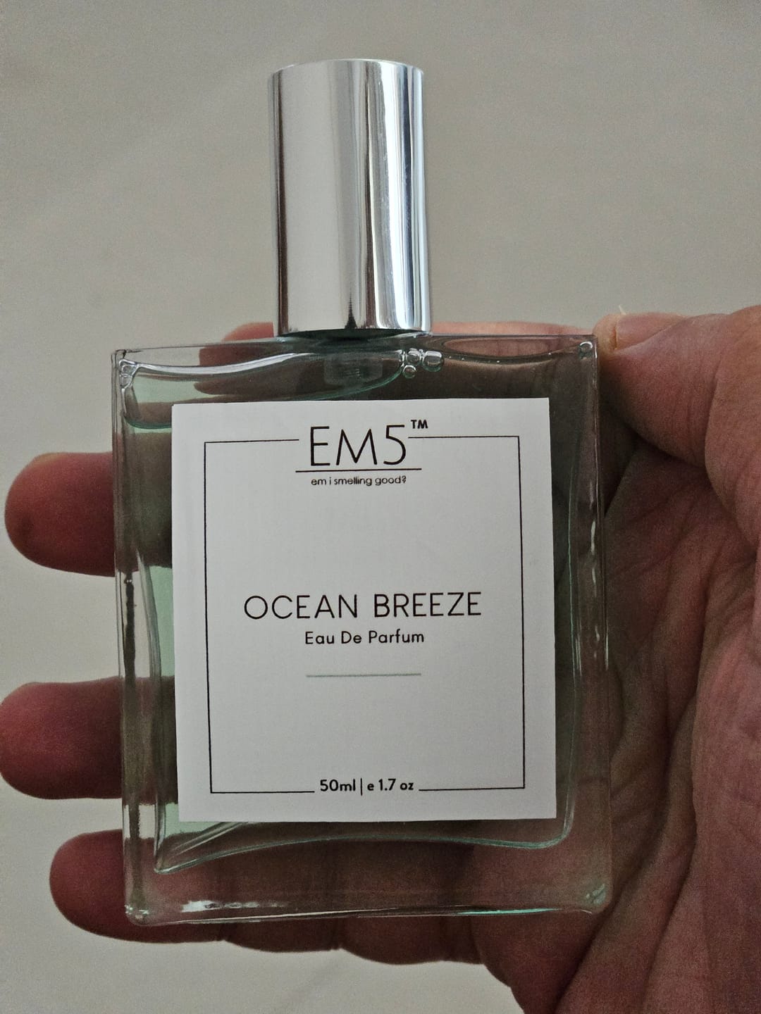 Customer photo review of EM5™ Ocean Breeze Perfume for Men | Fruity Citrus Fresh Warm Spicy Fragrance | 50 ml Eau de Parfum Spray | Luxury Gift for Him