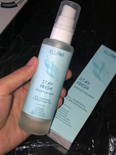 Customer photo review of Stay Fresh Moisturizer Controls Oil and Brightens