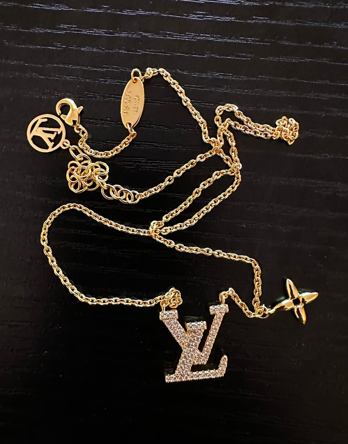 Customer photo review of Leya Necklace Gold