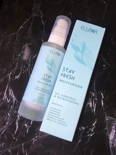 Customer photo review of Stay Fresh Moisturizer Controls Oil and Brightens