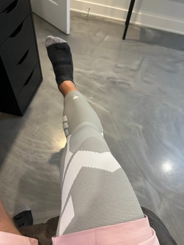 Customer photo review of Compression Sleeves V2 for Knees and Legs