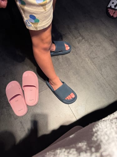 Customer photo review of HappyFlops Nordic Collection