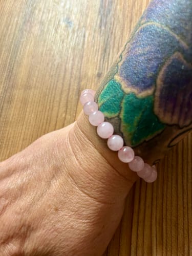 Alexandra S. review of »Menopause-Queen« Armband aus echten Rosenquarz-Perlen image 1 out of 1