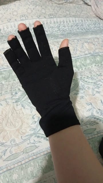 Customer photo review of Therapeutic Heat Gloves