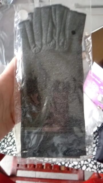 Customer photo review of Therapeutic Heat Gloves