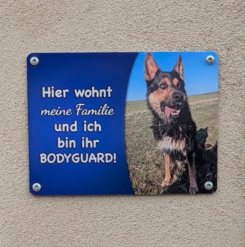 Customer photo review of Hunde-Türschild mit Foto & Wunschtext (UV- UND WETTERFEST) - Angebot beim Kauf eines 2. Schildes