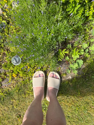 Customer photo review of HappyFlops