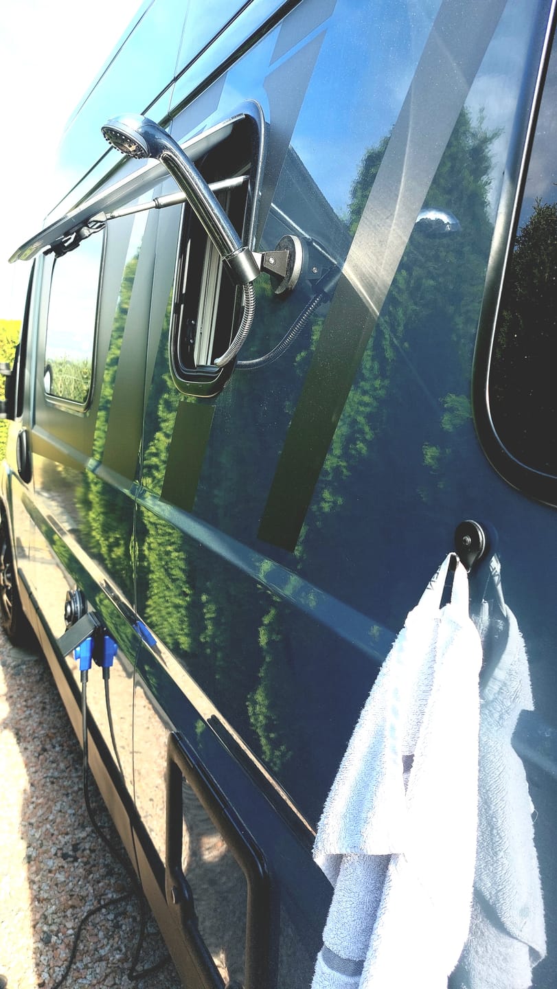 Customer photo review of Vielseitiger Magnethaken für Auto, Wohnmobil und Campervan bis 8 kg Haltekraft