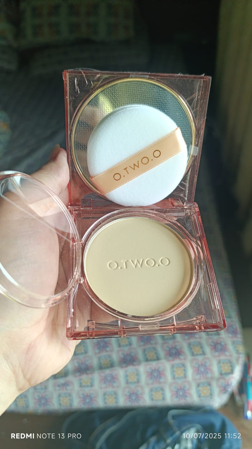Customer photo review of O.TWO.O SMOOTH MIST MIRROR LOCKING POWDER