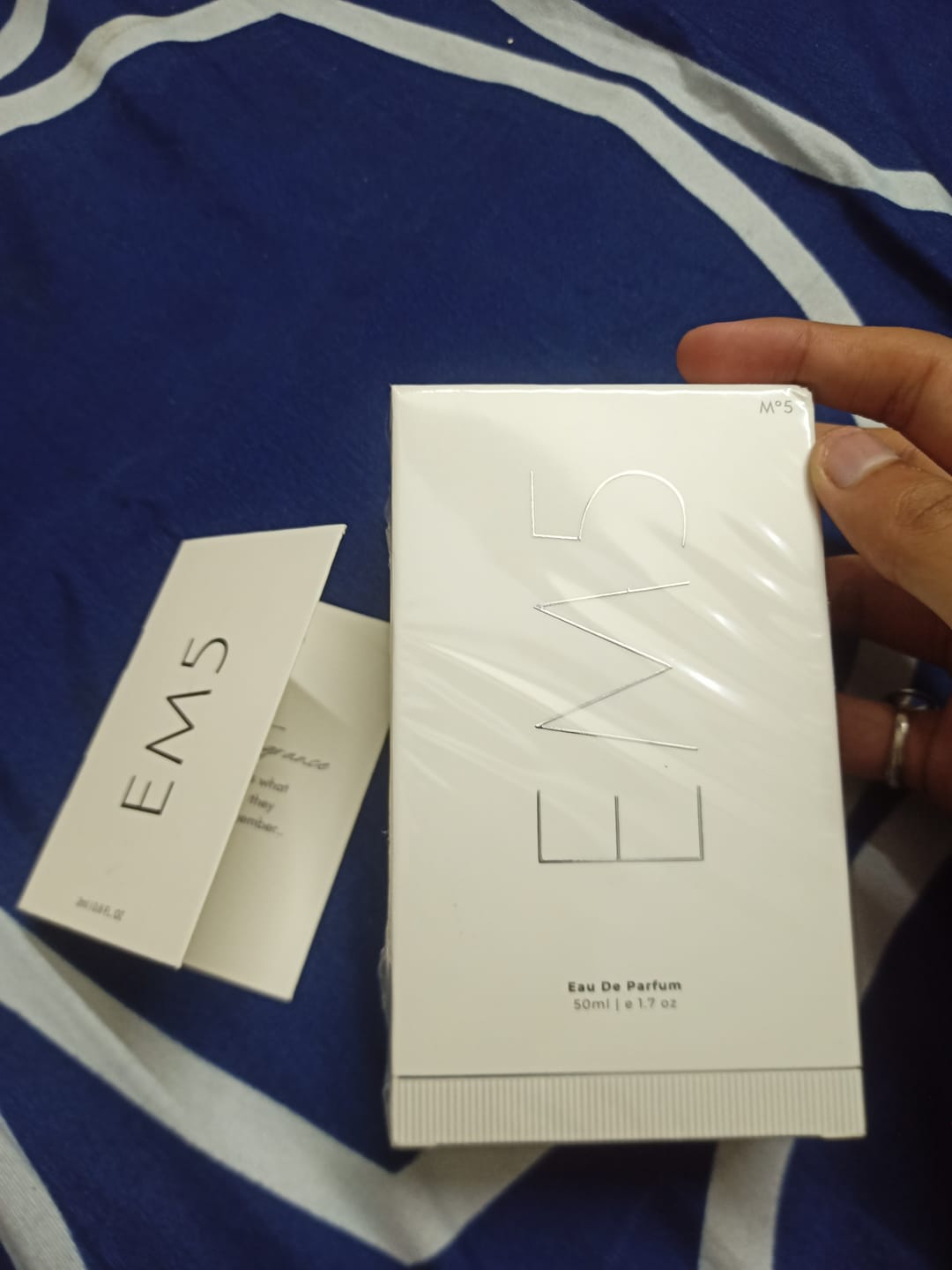Customer photo review of EM5™ Woody Oud Unisex Perfume EDP Spray for Men & Women | Woody Oud Spicy Fragrance Accords | Luxury Gift for Him / Her | Variants Available: 50 ml Spray / 15 ml Spray